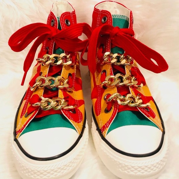 Men’s Converse All Stars. Size 9.